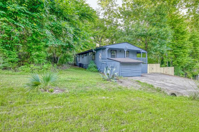 71 White Oak St Street, Point Blank, TX 77364