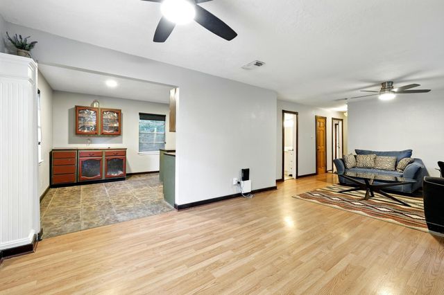 71 White Oak St Street, Point Blank, TX 77364