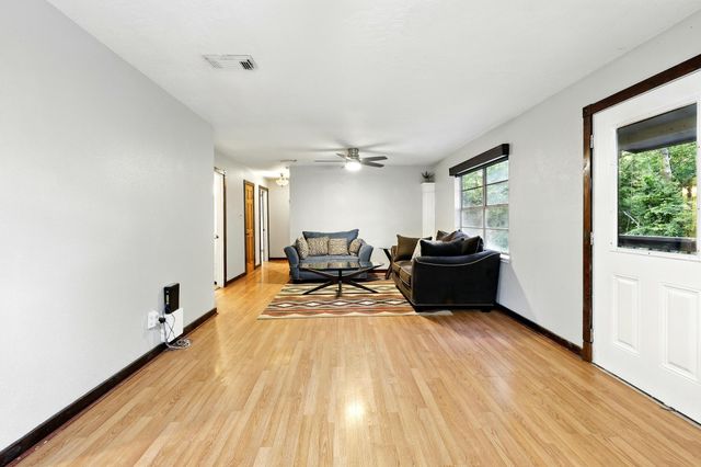 71 White Oak St Street, Point Blank, TX 77364