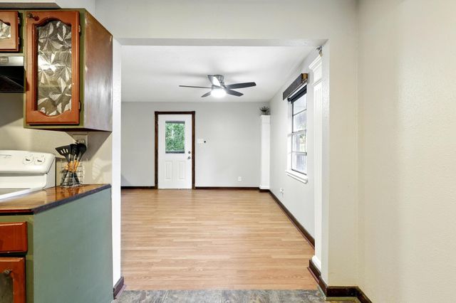 71 White Oak St Street, Point Blank, TX 77364