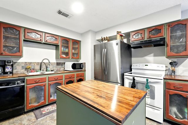 71 White Oak St Street, Point Blank, TX 77364