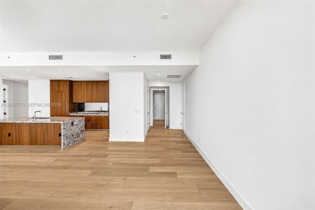 175 25 Road 3303, Miami, FL 33129