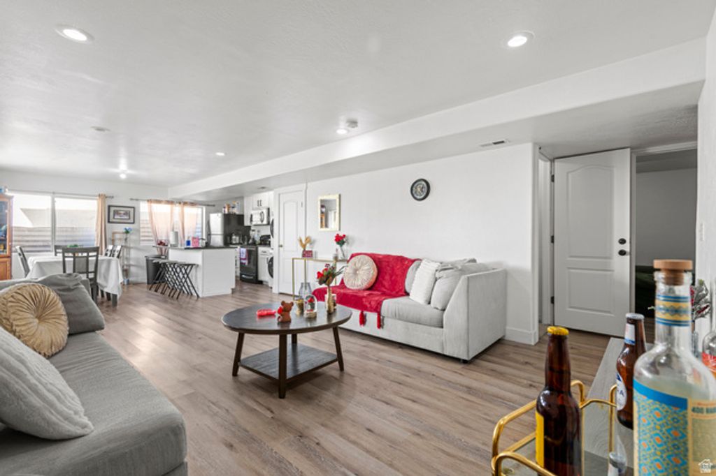 Image 16 of property listing at 1271 N 2470 W, Provo, UT 84601