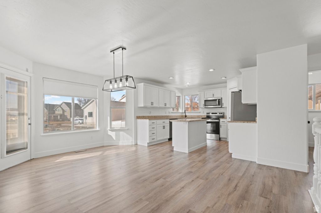 Image 6 of property listing at 1271 N 2470 W, Provo, UT 84601