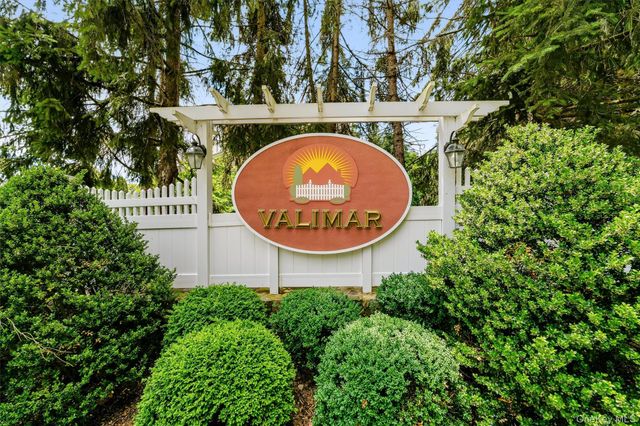 151 Classic Court, White Plains, NY 10603