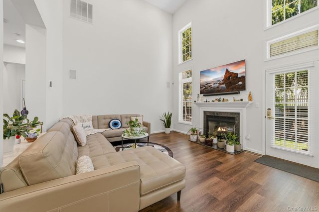 151 Classic Court, White Plains, NY 10603