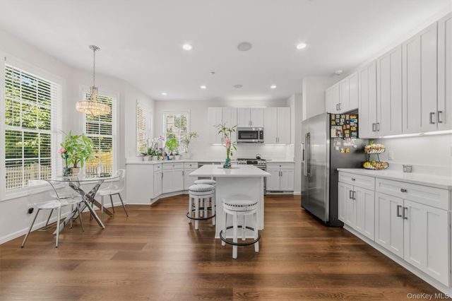 151 Classic Court, White Plains, NY 10603