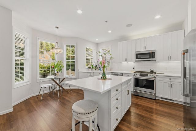 151 Classic Court, White Plains, NY 10603