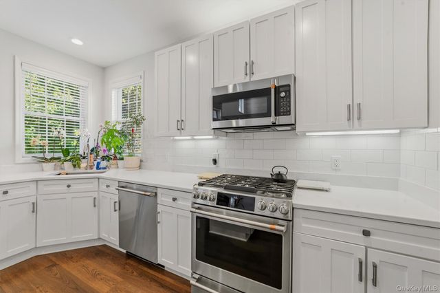 151 Classic Court, White Plains, NY 10603