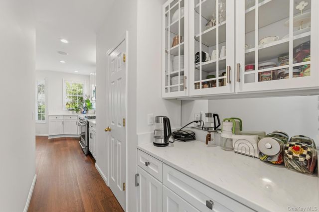 151 Classic Court, White Plains, NY 10603