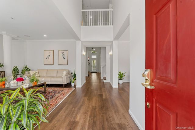 151 Classic Court, White Plains, NY 10603