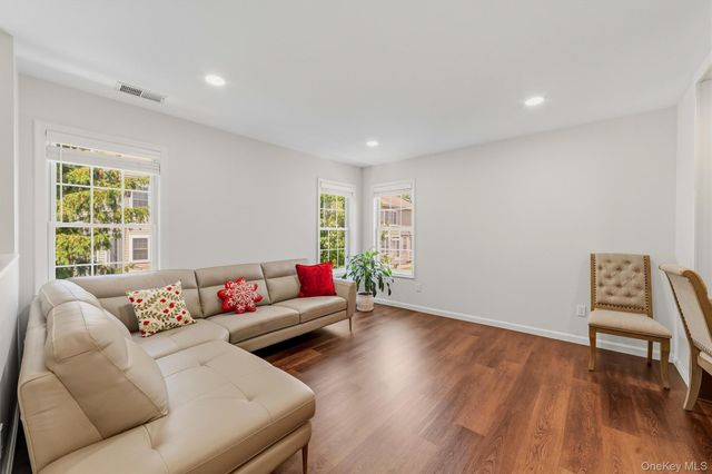 151 Classic Court, White Plains, NY 10603