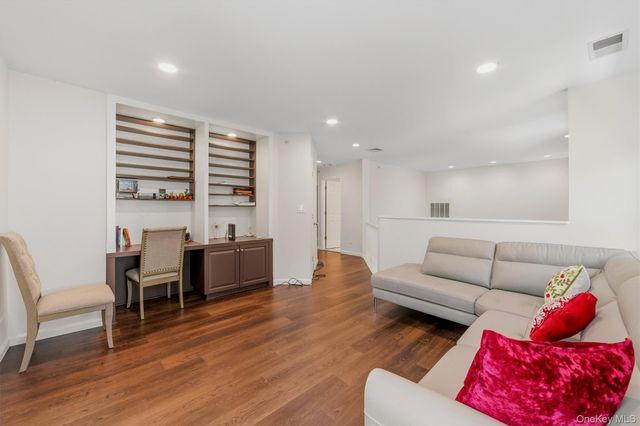 151 Classic Court, White Plains, NY 10603