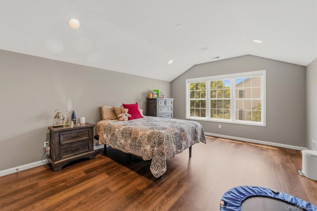 151 Classic Court, White Plains, NY 10603