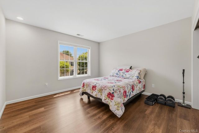 151 Classic Court, White Plains, NY 10603