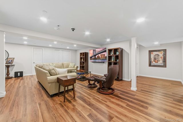 151 Classic Court, White Plains, NY 10603