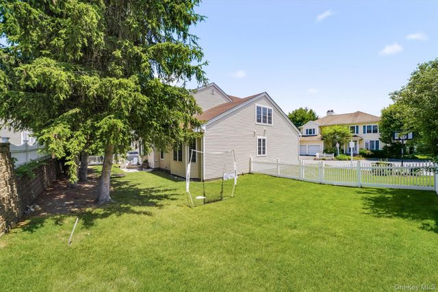 151 Classic Court, White Plains, NY 10603