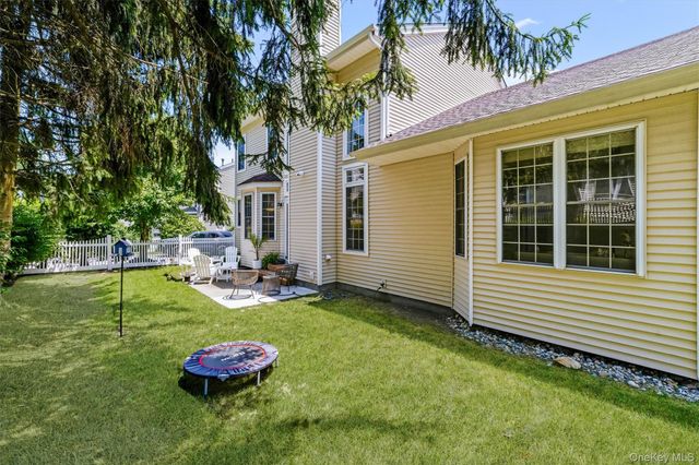 151 Classic Court, White Plains, NY 10603