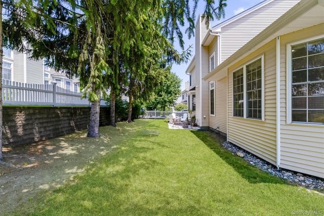 151 Classic Court, White Plains, NY 10603
