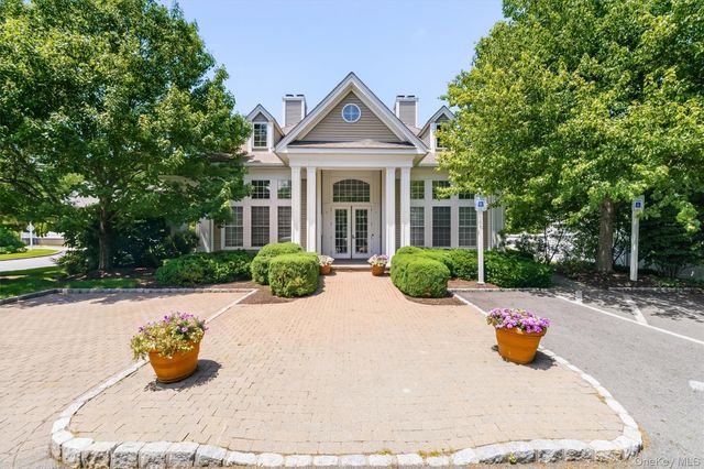 151 Classic Court, White Plains, NY 10603