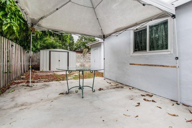 335 NW 109th St, Miami, FL 33168