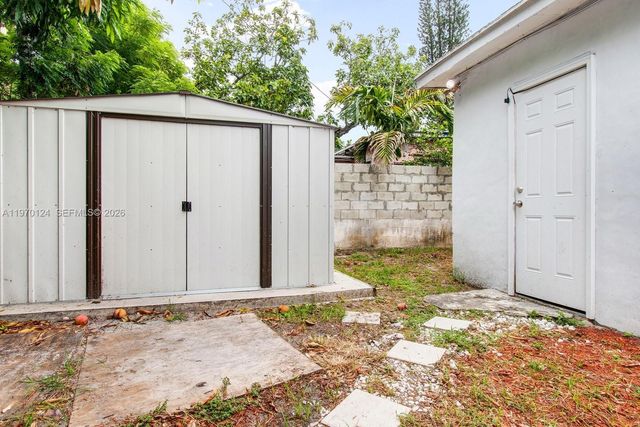 335 NW 109th St, Miami, FL 33168