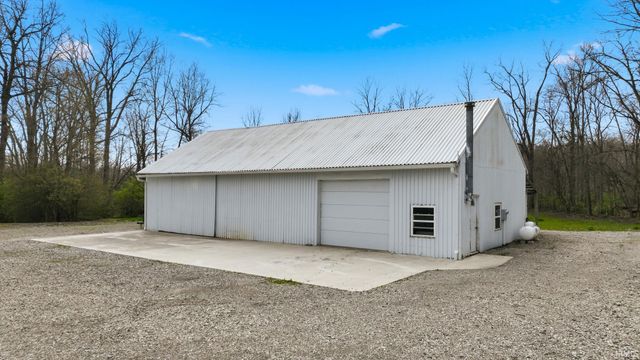 11768 N 400 E, Roanoke, IN 46783