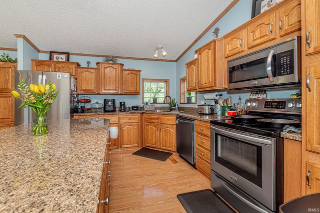 11768 N 400 E, Roanoke, IN 46783