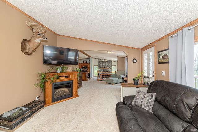 11768 N 400 E, Roanoke, IN 46783