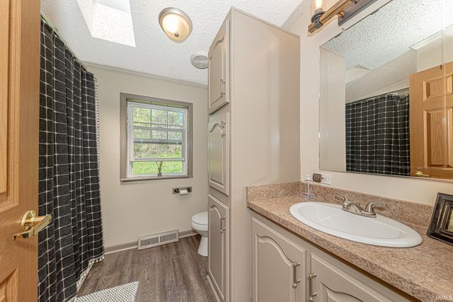 11768 N 400 E, Roanoke, IN 46783