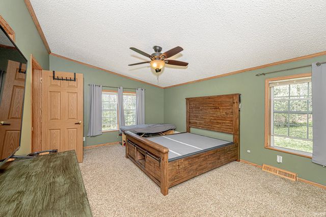 11768 N 400 E, Roanoke, IN 46783
