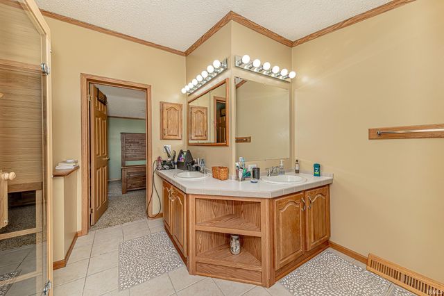 11768 N 400 E, Roanoke, IN 46783