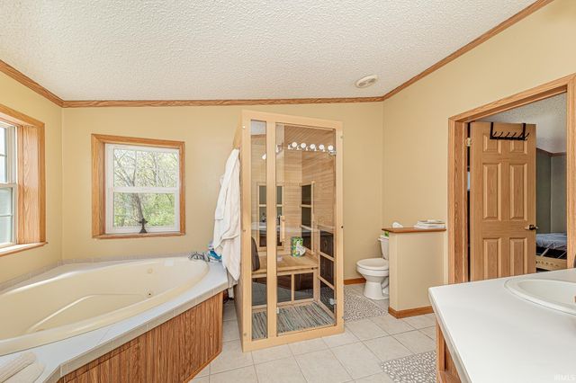11768 N 400 E, Roanoke, IN 46783
