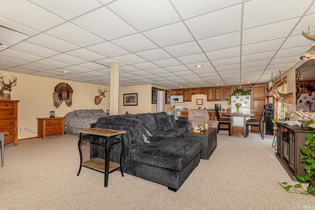 11768 N 400 E, Roanoke, IN 46783