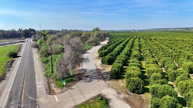 19188 E Trimmer Springs Road, Sanger, CA 93657