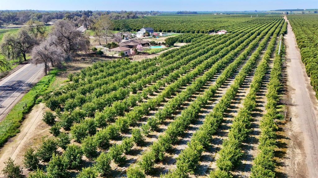 19188 E Trimmer Springs Road, Sanger, CA 93657