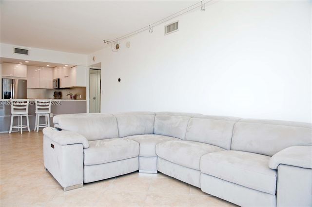 3675 N Country Club Dr 1903, Aventura, FL 33180