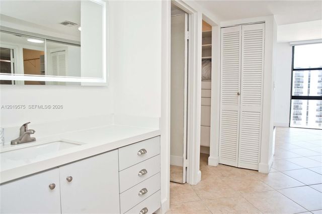 3675 N Country Club Dr 1903, Aventura, FL 33180