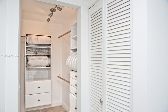 3675 N Country Club Dr 1903, Aventura, FL 33180