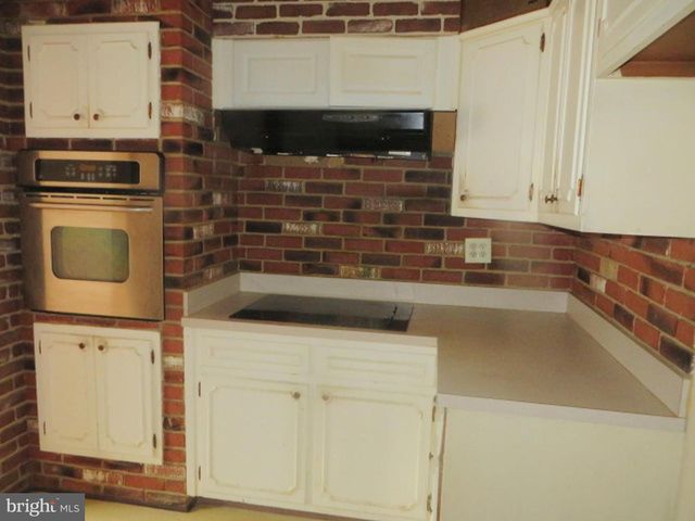 3 CRICKET LN, Cherry Hill, NJ 08003