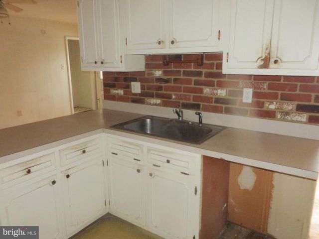 3 CRICKET LN, Cherry Hill, NJ 08003