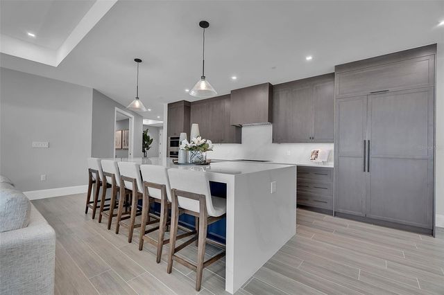 70 AVENIDA VENECCIA 201, Sarasota, FL 34242