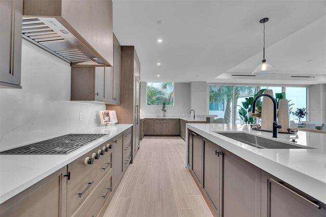 70 AVENIDA VENECCIA 201, Sarasota, FL 34242