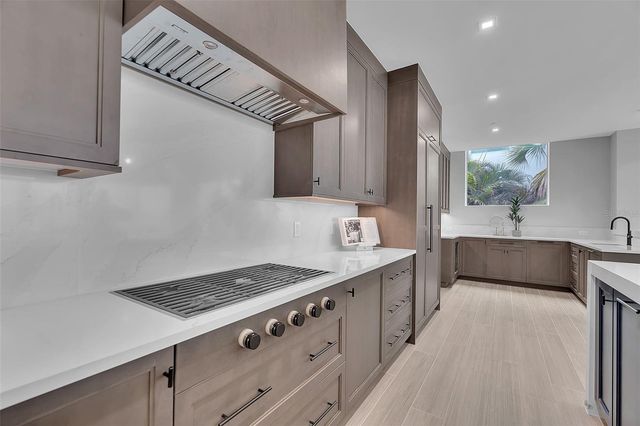70 AVENIDA VENECCIA 201, Sarasota, FL 34242