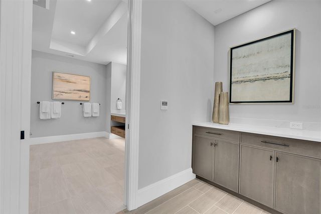 70 AVENIDA VENECCIA 201, Sarasota, FL 34242