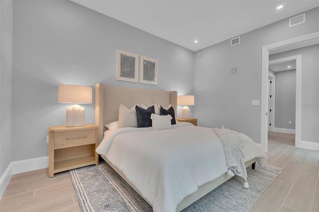 70 AVENIDA VENECCIA 201, Sarasota, FL 34242