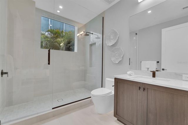 70 AVENIDA VENECCIA 201, Sarasota, FL 34242