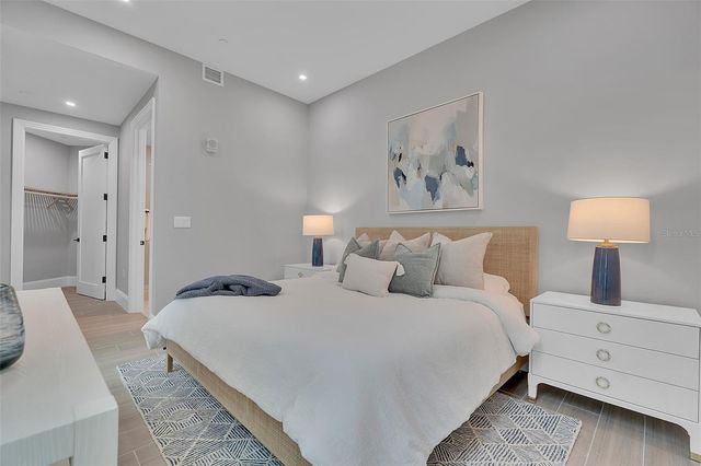 70 AVENIDA VENECCIA 201, Sarasota, FL 34242