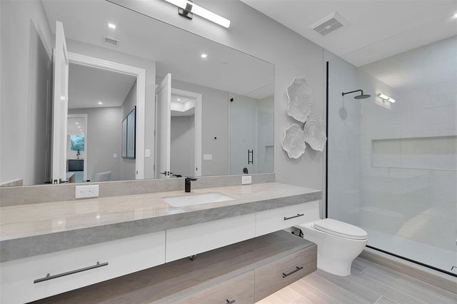 70 AVENIDA VENECCIA 201, Sarasota, FL 34242