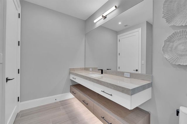 70 AVENIDA VENECCIA 201, Sarasota, FL 34242